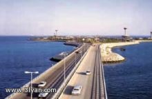 البحرين تبطل مفعول قنبلة بجسر الملك فهد وتحقق بمصرح أجد أفراد الشرطة بمقذوف حارق..!!