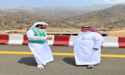رئيس مركز باشوت و مدير فرع النقل بالنماص يقفان على أعمال صيانه عقبة نصاب عليان