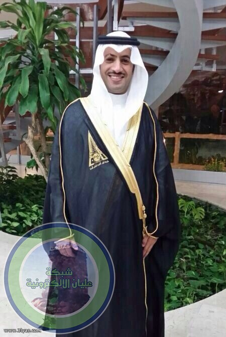 بالفيديو الرائد سلطان بن عيدان العلياني في مقدمة صف الضباط والجنود على الحد الجنوبي لحظة الإفطار